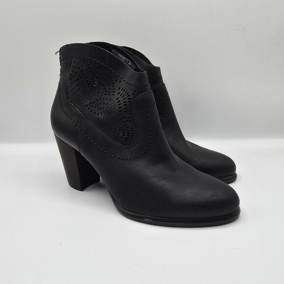 UGG Charlotte Seaweed black leather ankle boot size 6 laser cut perforated - Picture 1 of 13